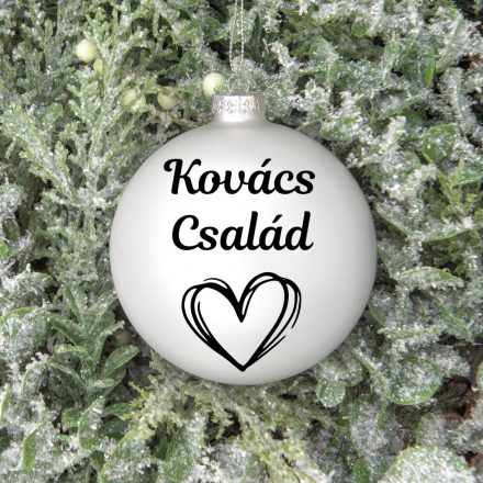 "...  Család" feliratos üveggömb, szívvel